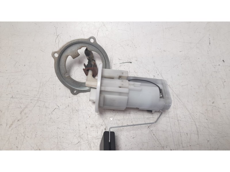 Recambio de bomba combustible para yamaha xsr 700 referencia OEM IAM 1WS139071000  