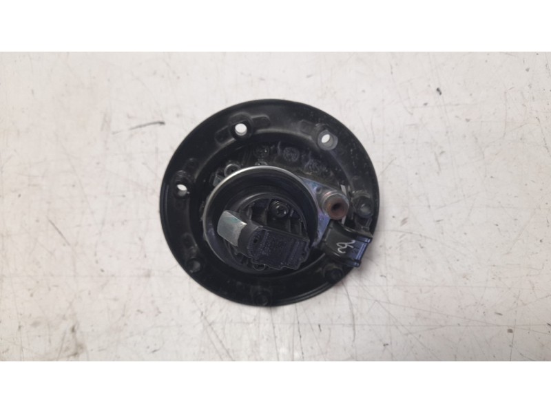 Recambio de tapon combustible para ktm 125 duke referencia OEM IAM 93011066044  