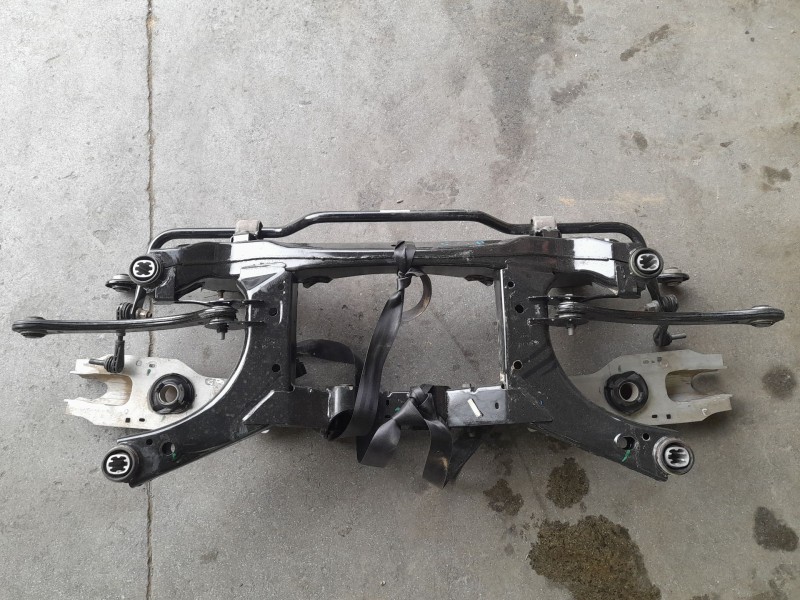 Recambio de puente trasero para ford kuga titanium referencia OEM IAM 2540100  