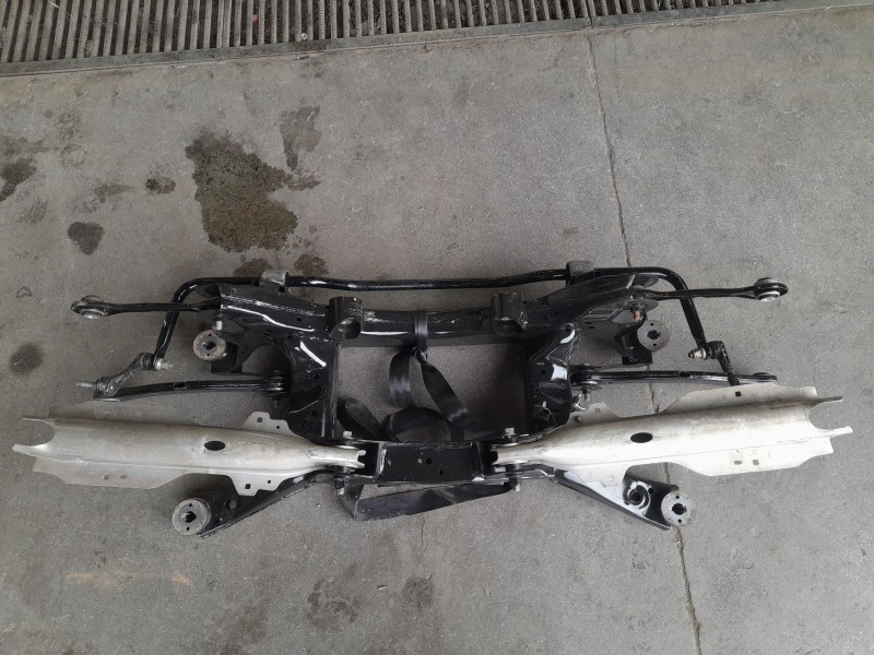 Recambio de puente trasero para ford kuga titanium referencia OEM IAM 2540100  