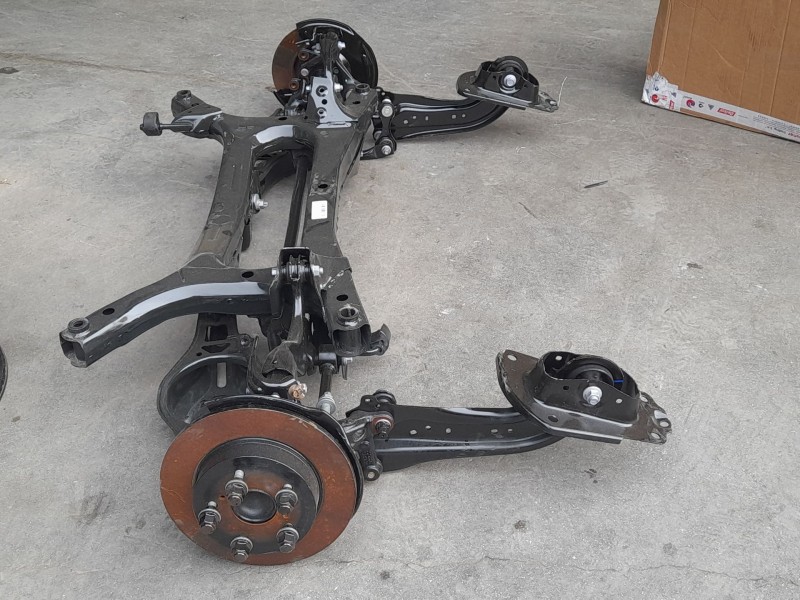 Recambio de puente trasero para toyota corolla fastback (_e21_) 1.8 hybrid (zwe211) referencia OEM IAM 5120602081  