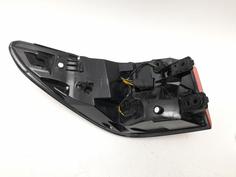 Recambio de piloto trasero derecho para mg zs suv (azs1) 1.5 vti referencia OEM IAM 10571682  