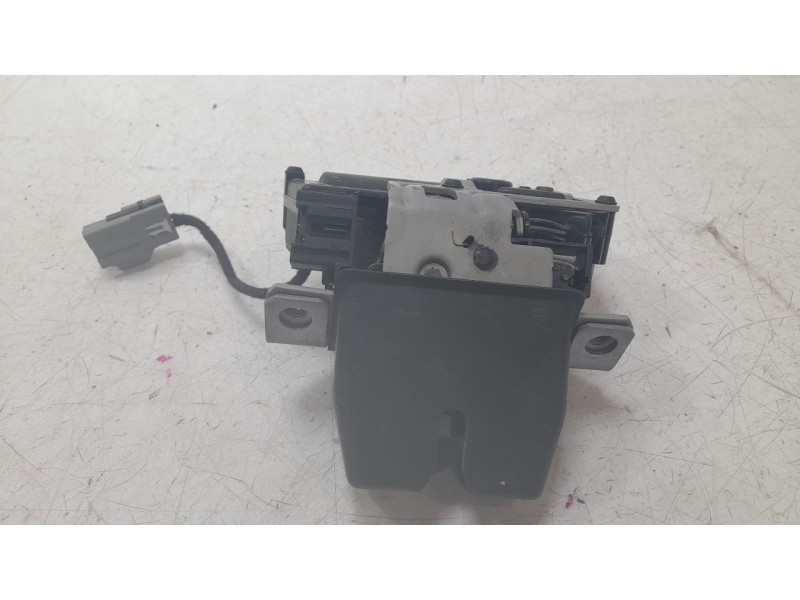Recambio de cerradura maletero / porton para ford kuga titanium referencia OEM IAM 2199411  