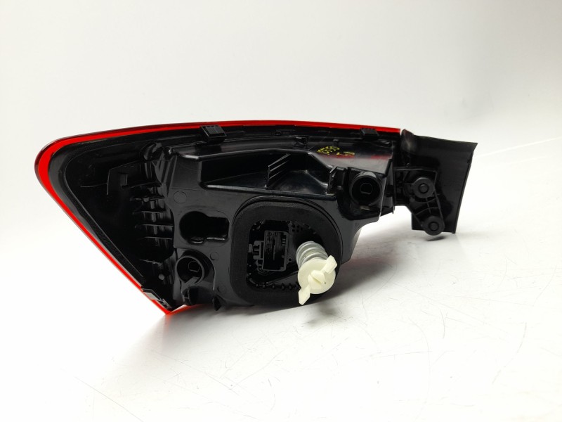 Recambio de piloto trasero derecho para skoda karoq (nu7, nd7) 1.5 tsi referencia OEM IAM 57A945208C  