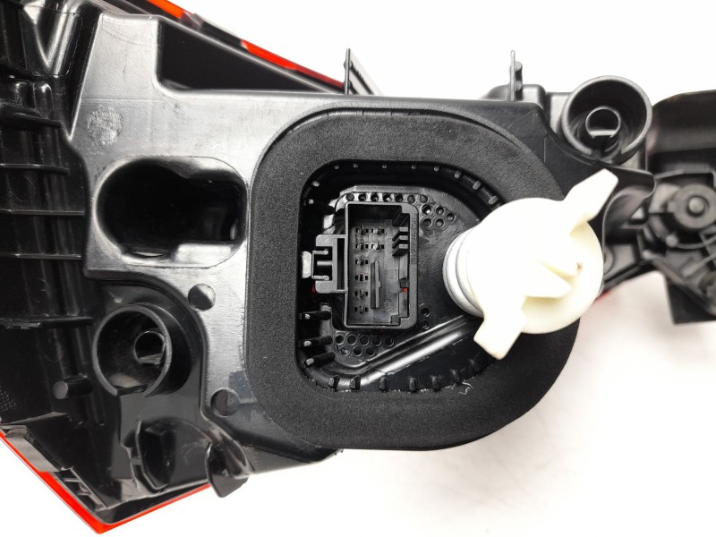 Recambio de piloto trasero derecho para skoda karoq (nu7, nd7) 1.5 tsi referencia OEM IAM 57A945208C  