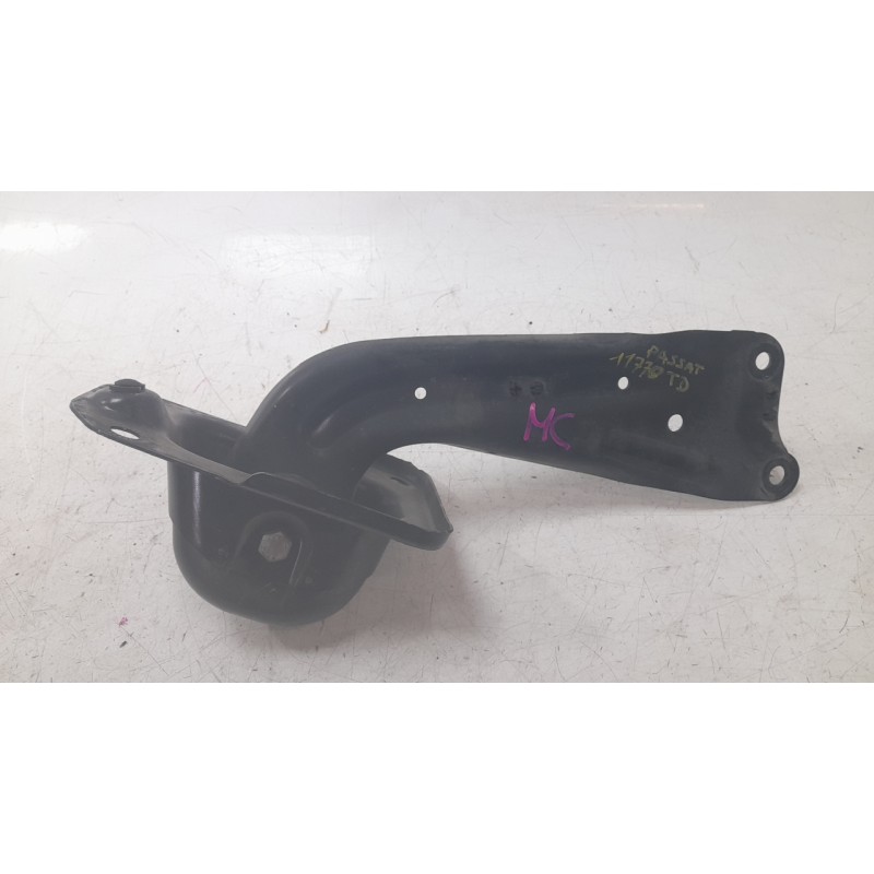 Recambio de brazo suspension inferior trasero derecho para volkswagen passat variant (cb5) r-line referencia OEM IAM 1K0505130  