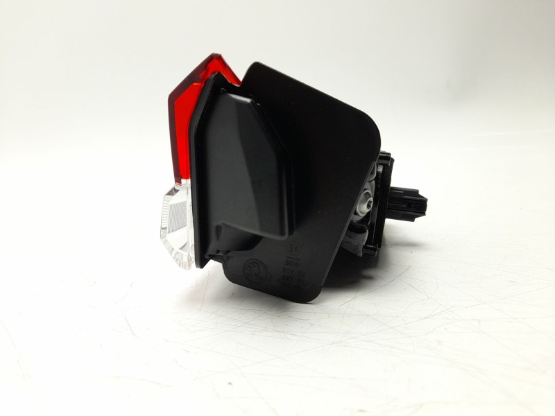 Recambio de piloto trasero derecho interior para skoda karoq (nu7, nd7) 1.5 tsi referencia OEM IAM 57A945308C  