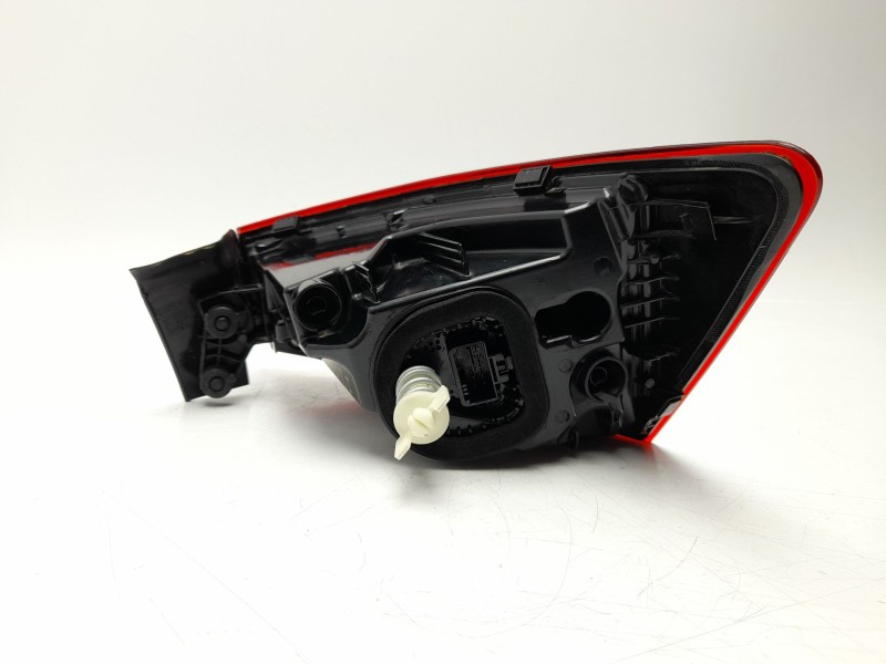 Recambio de piloto trasero izquierdo para skoda karoq (nu7, nd7) 1.5 tsi referencia OEM IAM 57A945207C  