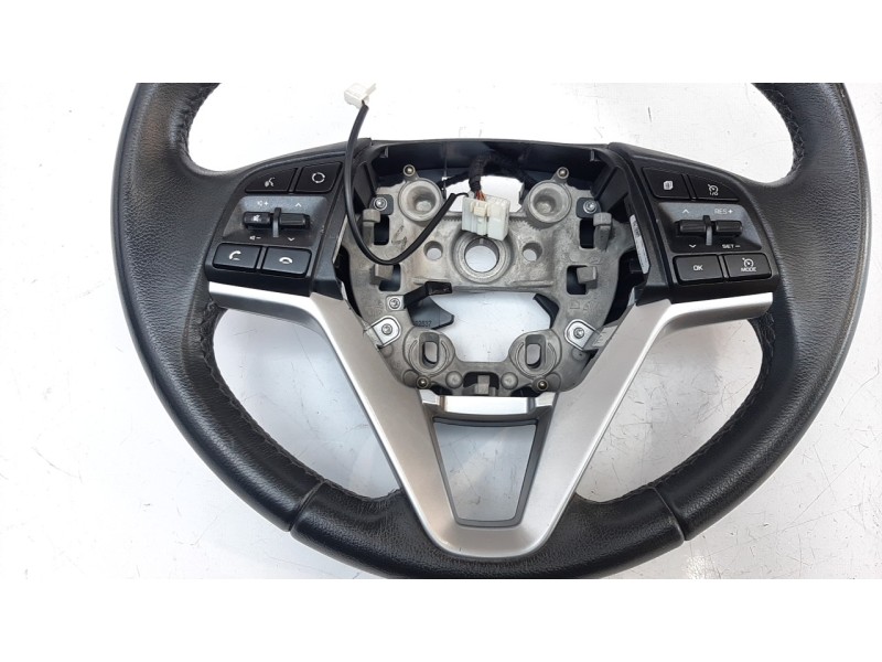 Recambio de volante para hyundai tucson 1.6 cat referencia OEM IAM 56110D7AH0TRY  
