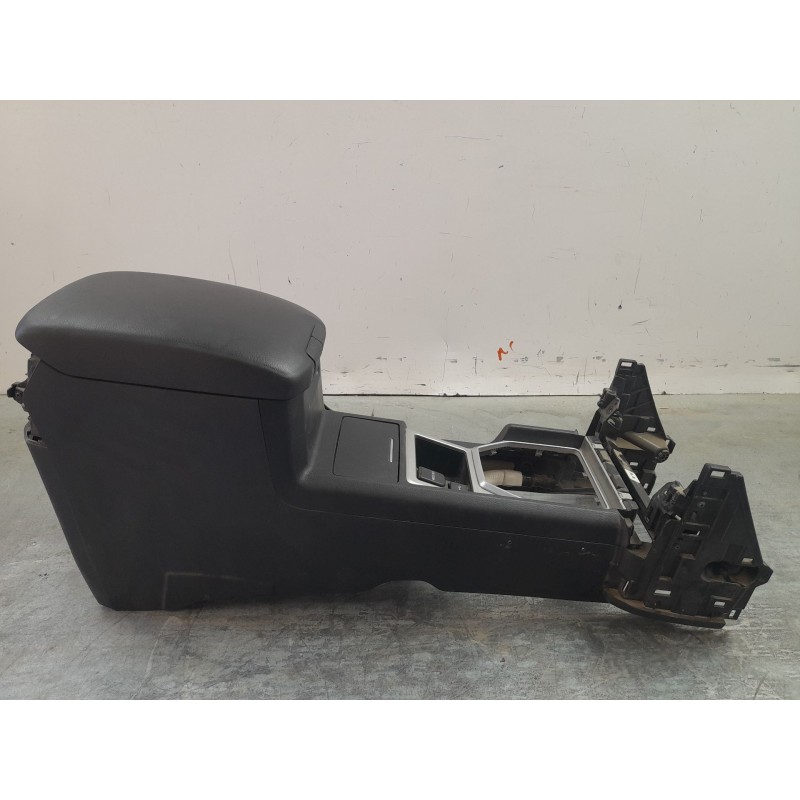 Recambio de apoyabrazos central para toyota land cruiser prado (_j15_) 2.8 d-4d (gdj155, gdj150) referencia OEM IAM 5890560361C0