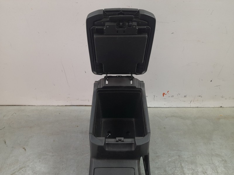 Recambio de apoyabrazos central para toyota land cruiser prado (_j15_) 2.8 d-4d (gdj155, gdj150) referencia OEM IAM 5890560361C0