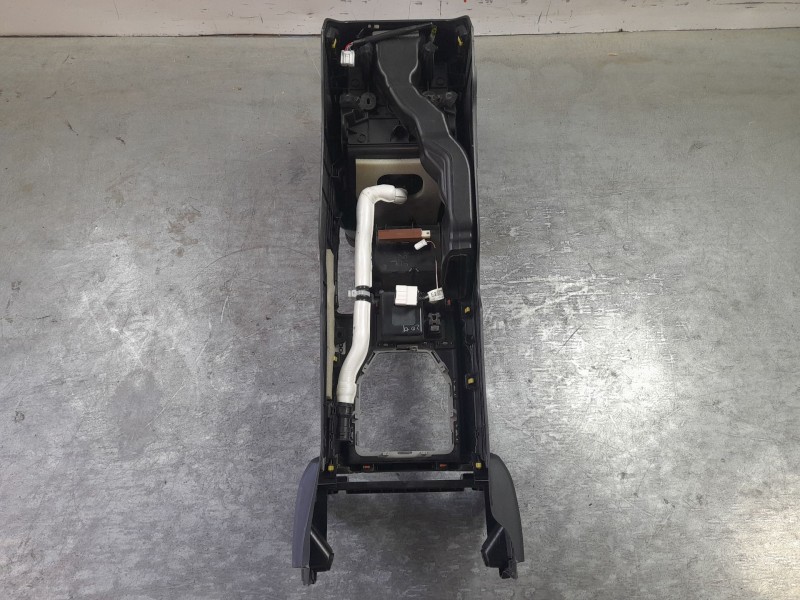 Recambio de apoyabrazos central para toyota land cruiser prado (_j15_) 2.8 d-4d (gdj155, gdj150) referencia OEM IAM 5890560361C0