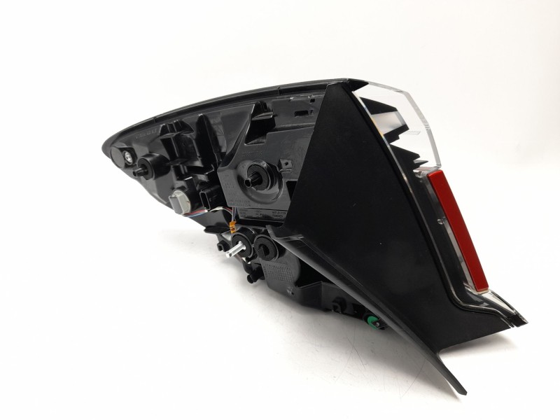 Recambio de piloto trasero derecho para renault captur e-tech hybrid referencia OEM IAM 265504880R  