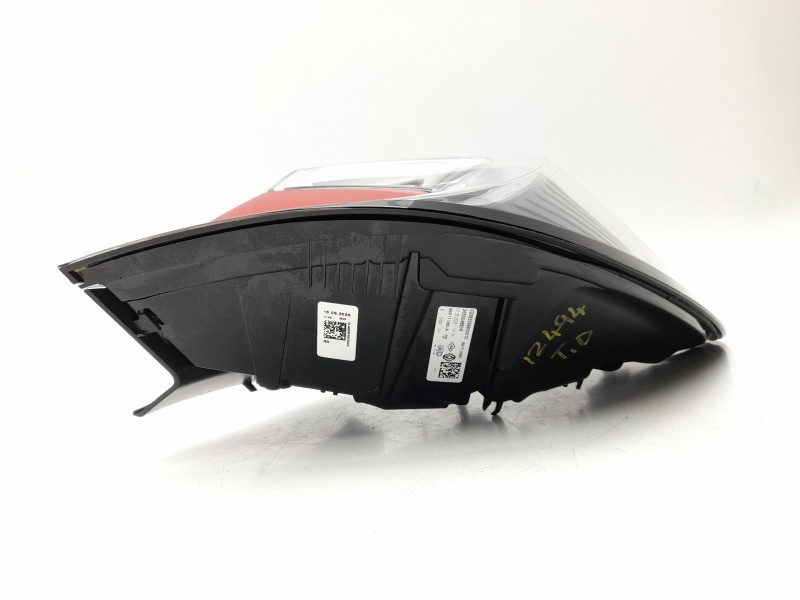 Recambio de piloto trasero derecho para renault captur e-tech hybrid referencia OEM IAM 265504880R  