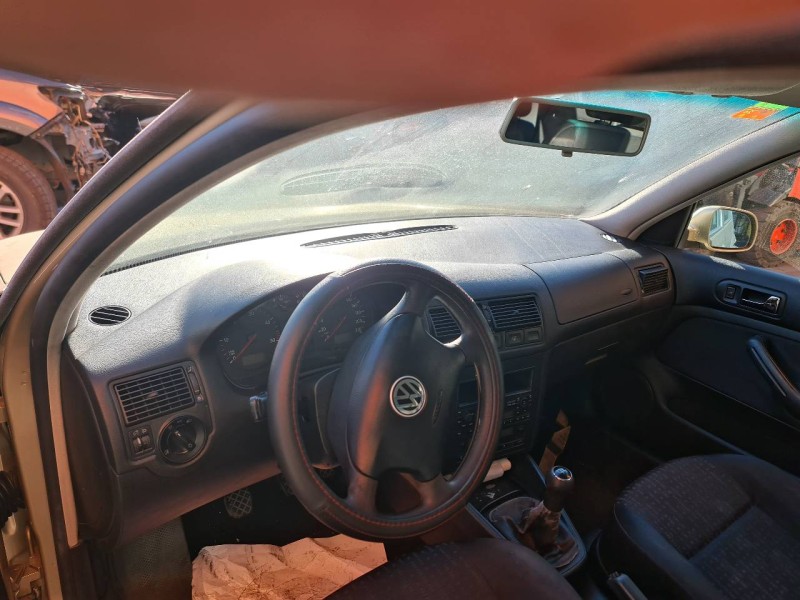 volkswagen golf iv berlina (1j1) del año 2001