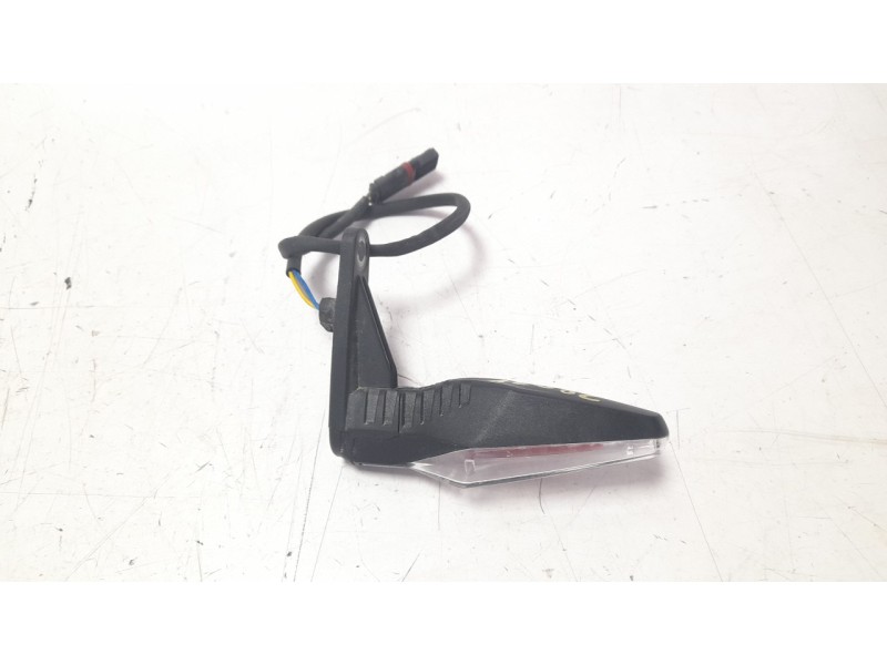 Recambio de piloto trasero izquierdo para bmw r 1250 r 1250 gs adventure referencia OEM IAM 63238557202  