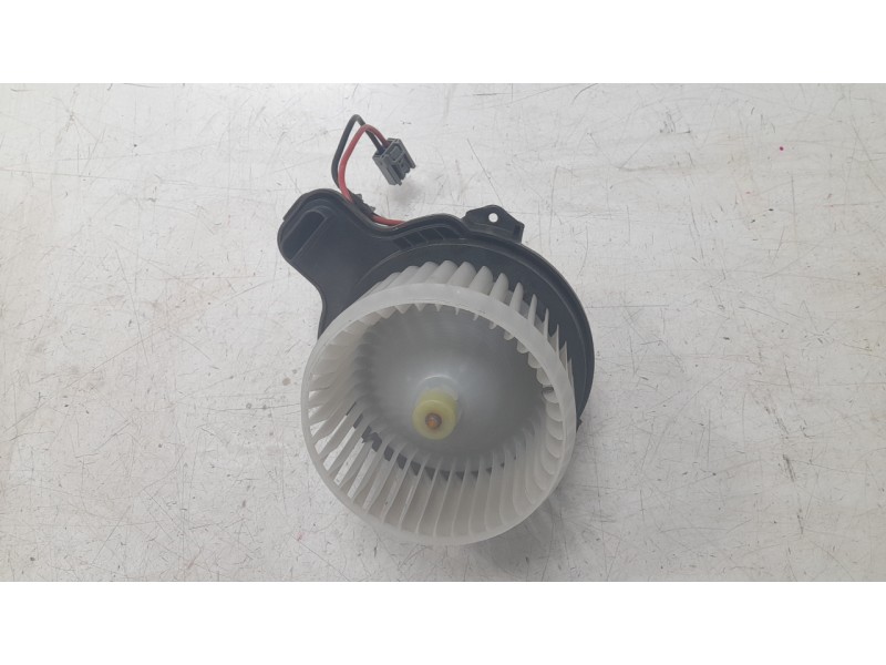 Recambio de ventilador calefaccion para ford kuga titanium referencia OEM IAM 2587601  