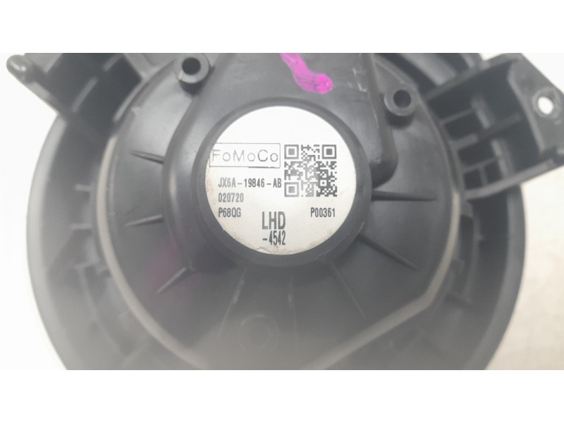 Recambio de ventilador calefaccion para ford kuga titanium referencia OEM IAM 2587601  