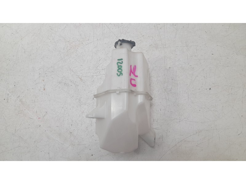 Recambio de deposito expansion para toyota rav4 hybrid 4x2 advance referencia OEM IAM 1647025050  
