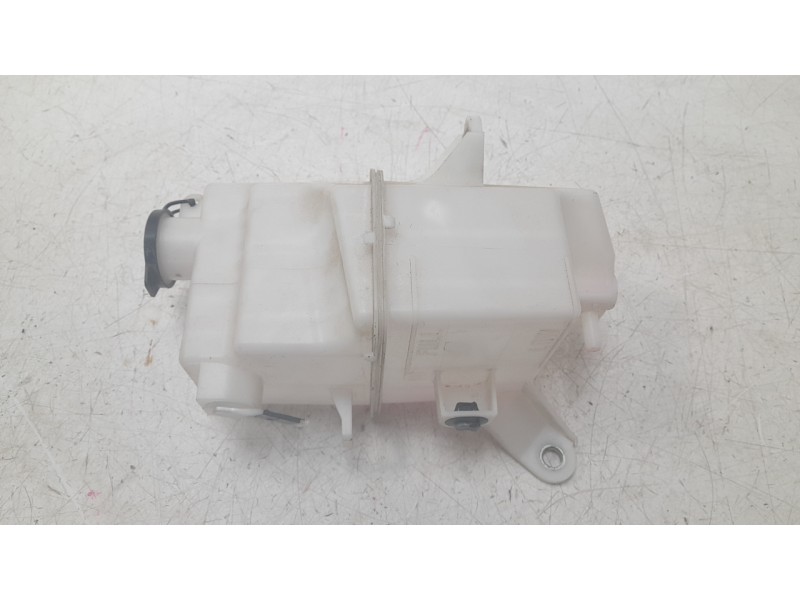 Recambio de deposito expansion para toyota rav4 hybrid 4x2 advance referencia OEM IAM 1647025050  