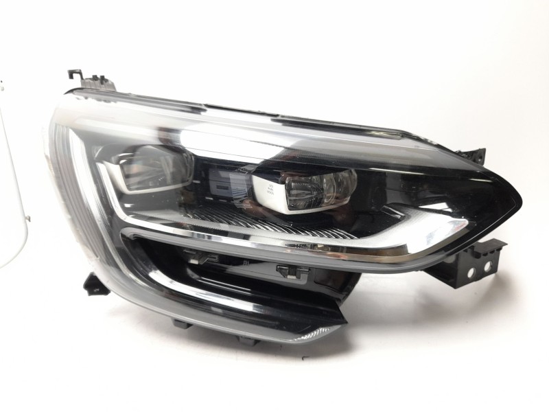 Recambio de faro derecho para renault megane iv grandtour referencia OEM IAM 260104596R  