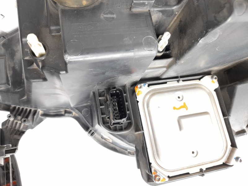 Recambio de faro derecho para renault megane iv grandtour referencia OEM IAM 260104596R  