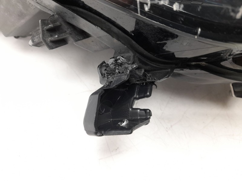 Recambio de faro derecho para renault megane iv grandtour referencia OEM IAM 260104596R  