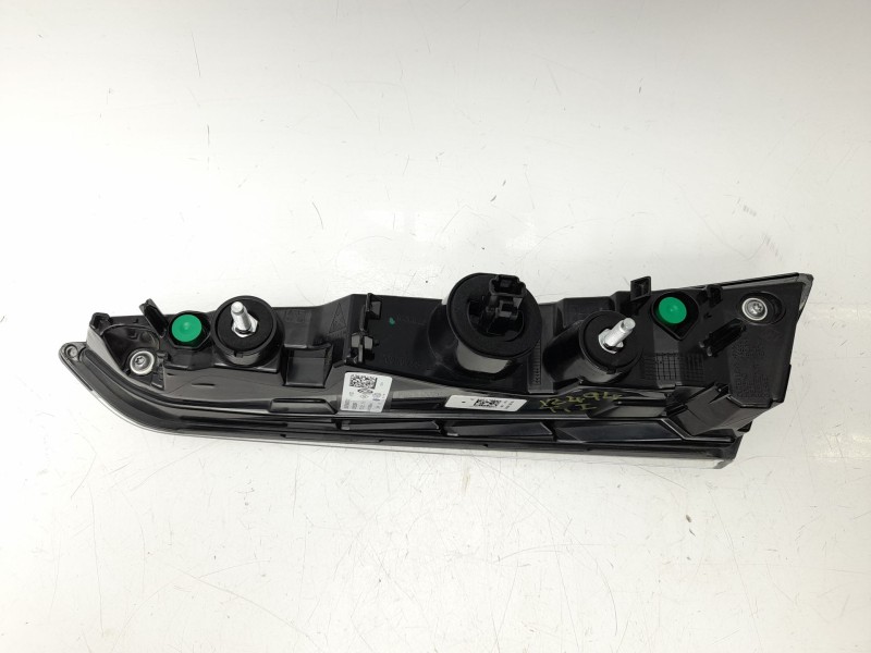 Recambio de piloto trasero izquierdo interior para renault captur e-tech hybrid referencia OEM IAM 265553268R  