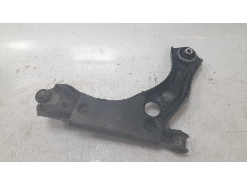Recambio de brazo suspension inferior delantero izquierdo para seat arona (kj7, kjp) 1.0 tsi referencia OEM IAM 2Q0498151  