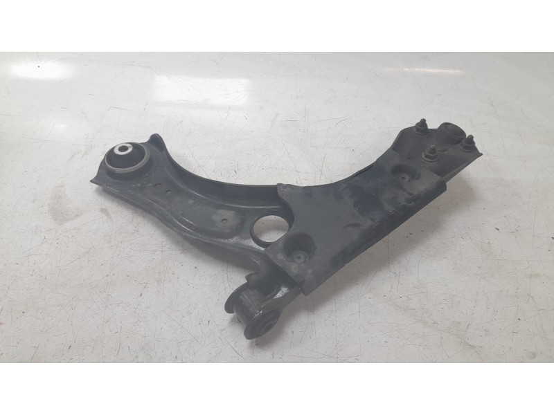Recambio de brazo suspension inferior delantero derecho para seat arona (kj7, kjp) 1.0 tsi referencia OEM IAM 2Q0407152D  