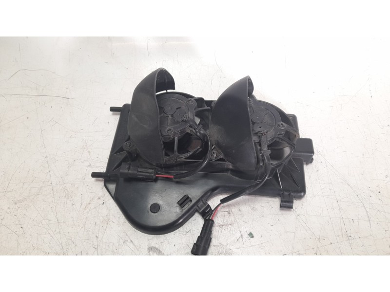 Recambio de electroventilador para ktm super duke 1290 super duke r referencia OEM IAM 60335044033  
