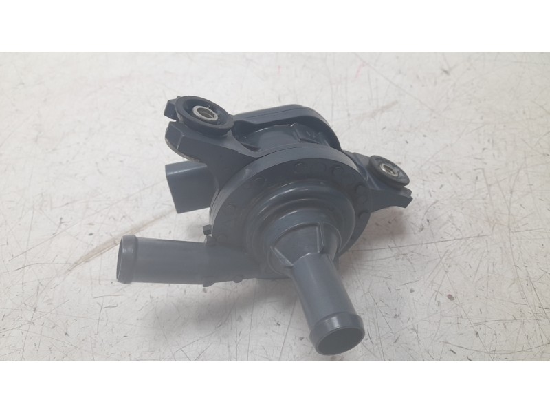 Recambio de bomba agua para toyota rav4 hybrid 4x2 advance referencia OEM IAM G904042010  