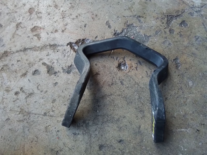 Recambio de agarradera trasera para ktm super duke 1290 super duke r referencia OEM IAM 61412008000  