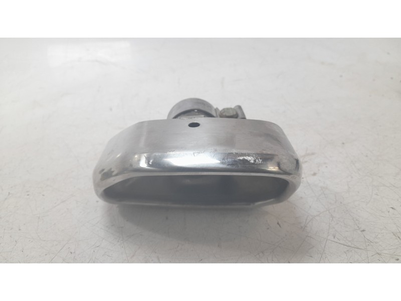 Recambio de molduras traseras para ford kuga titanium referencia OEM IAM LX615C262CB  