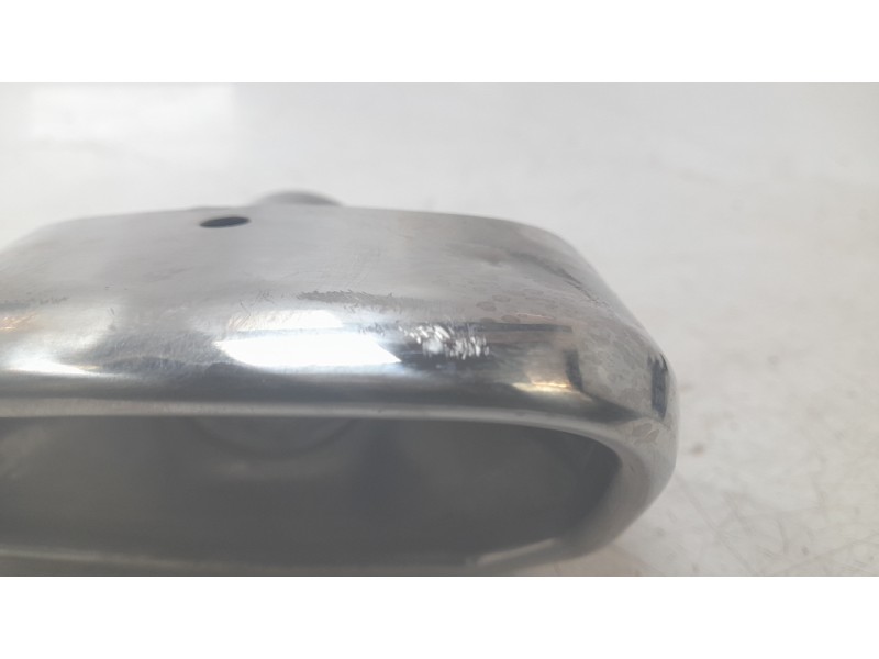 Recambio de molduras traseras para ford kuga titanium referencia OEM IAM LX615C262CB  