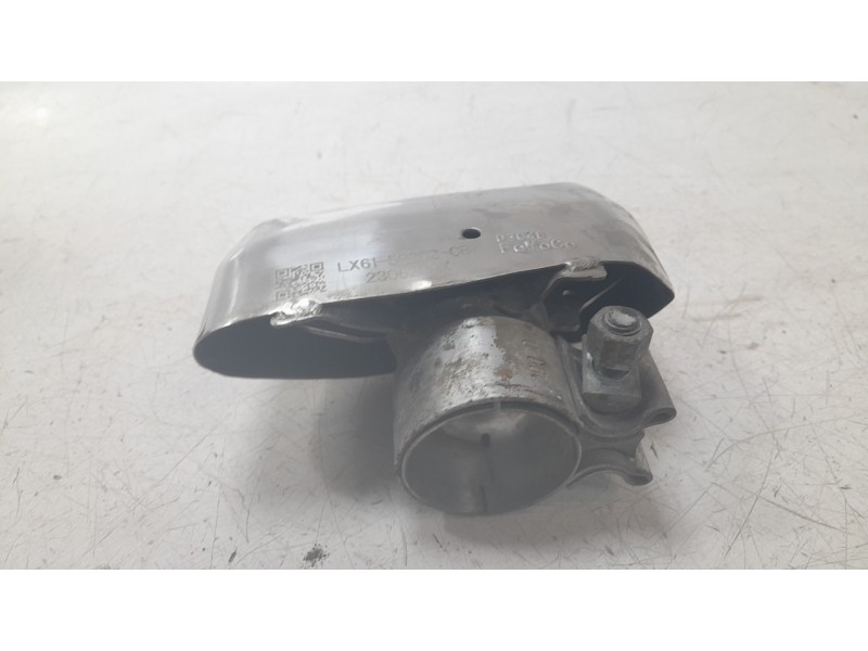 Recambio de molduras traseras para ford kuga titanium referencia OEM IAM LX615C262CB  