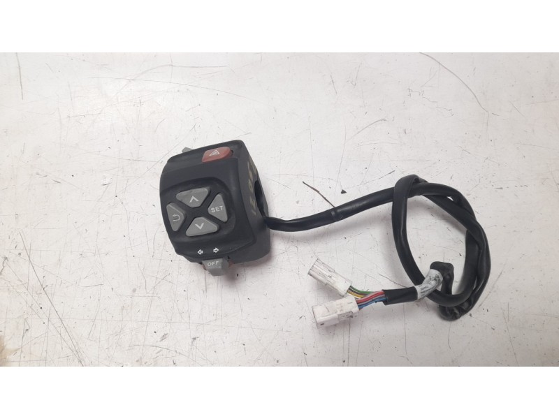 Recambio de piña luces izquierda para ktm super duke 1290 super duke r referencia OEM IAM 60311070100  