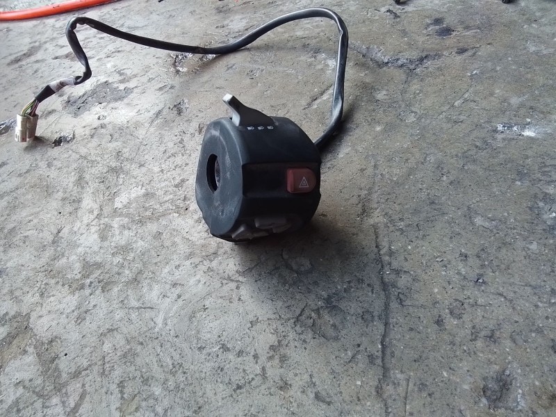 Recambio de piña luces izquierda para ktm super duke 1290 super duke r referencia OEM IAM 60311070100  