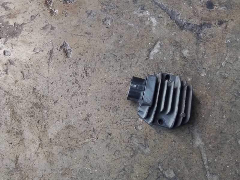 Recambio de regulador de corriente para ktm super duke 1290 super duke r referencia OEM IAM FH022AA 60311034000 