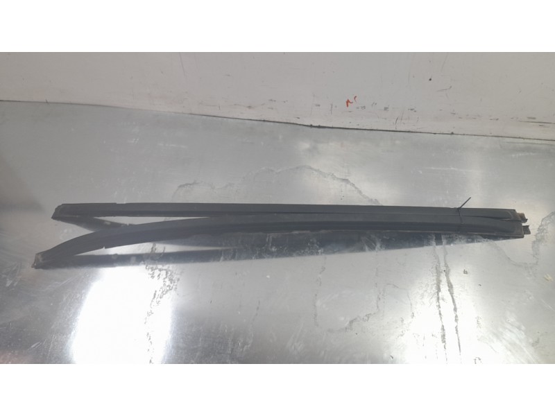 Recambio de barras techo para ford kuga titanium referencia OEM IAM 2634255  