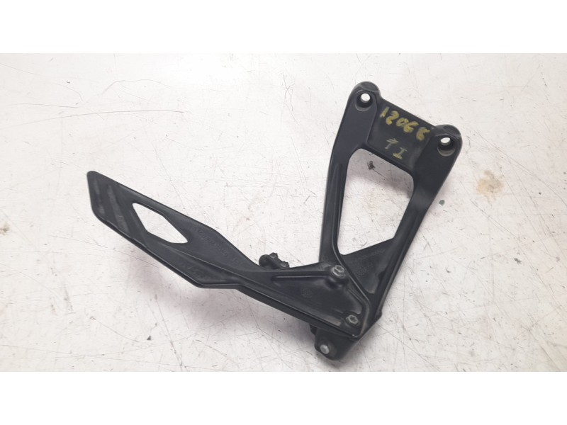 Recambio de estribos laterales para ktm super duke 1290 super duke r referencia OEM IAM 61403048000 6140304800033S/6140304805033