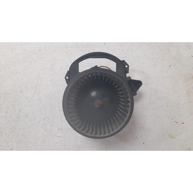 Recambio de ventilador calefaccion para mercedes-benz clase gla (x156) gla 180 (156.942) referencia OEM IAM 2469061601 CZ1163600