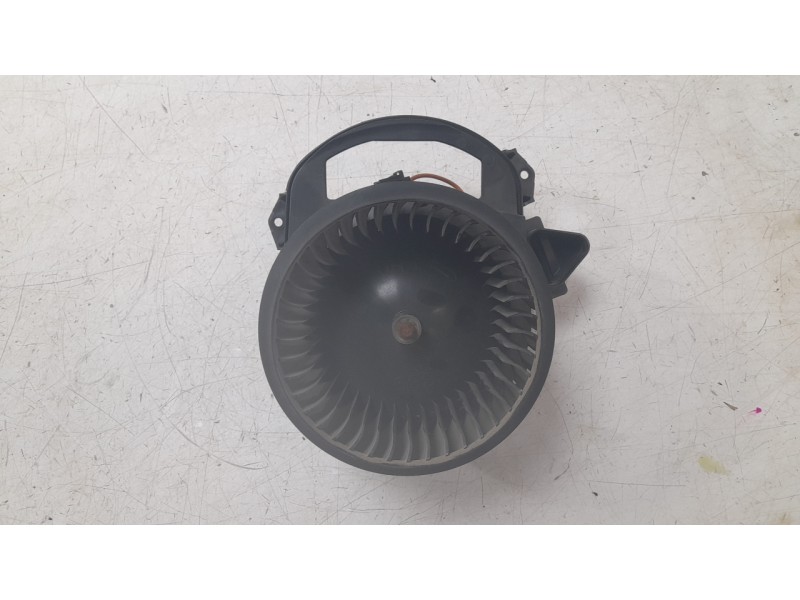 Recambio de ventilador calefaccion para mercedes-benz clase gla (x156) gla 180 (156.942) referencia OEM IAM 2469061601 CZ1163600