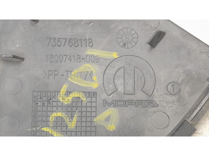 Recambio de moldura para jeep avenger referencia OEM IAM 735768118  