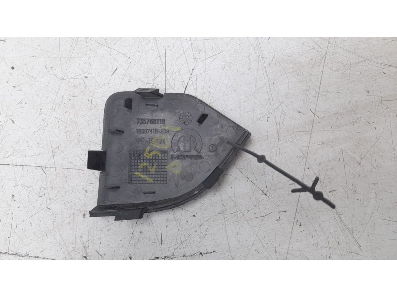Recambio de moldura para jeep avenger referencia OEM IAM 735768118  