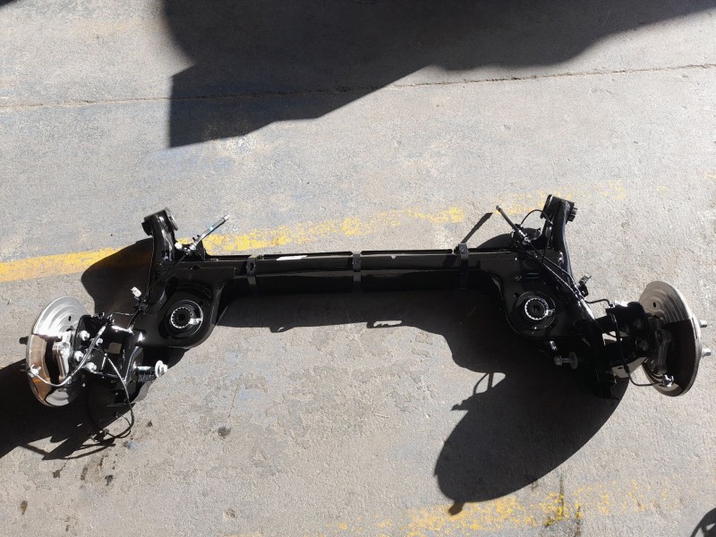 Recambio de puente trasero para renault captur e-tech hybrid referencia OEM IAM 555017534R  