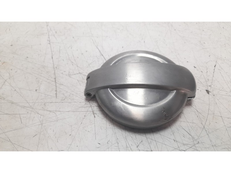 Recambio de tapon combustible para triumph rocket 3 r referencia OEM IAM T2401982  
