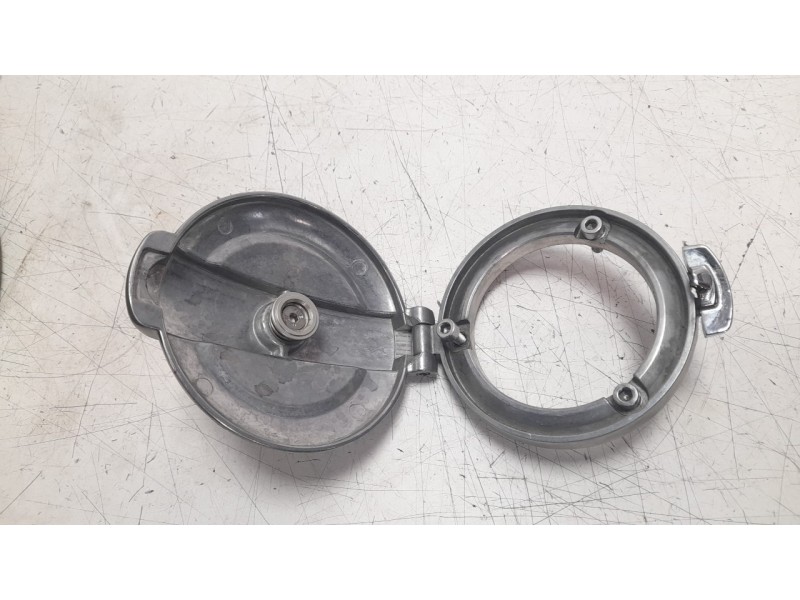 Recambio de tapon combustible para triumph rocket 3 r referencia OEM IAM T2401982  