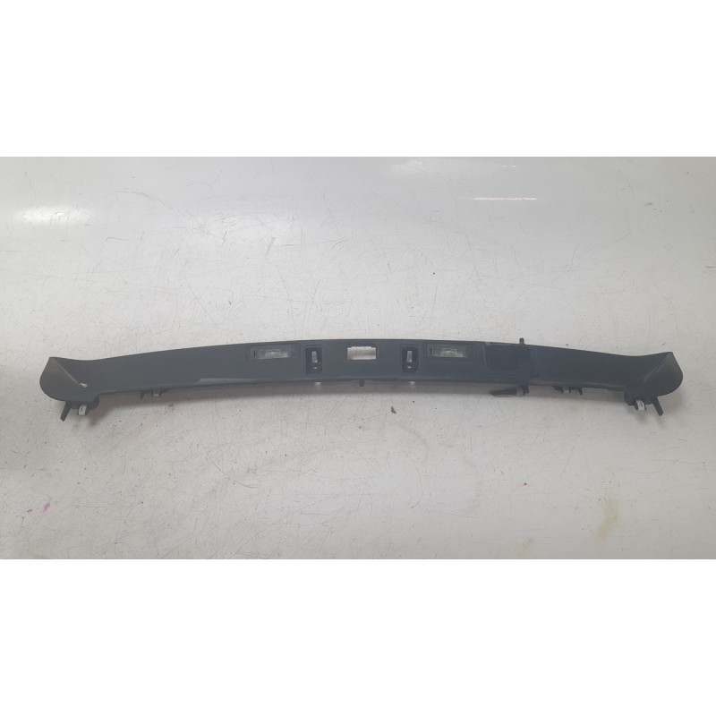 Recambio de moldura para land rover range rover velar (l560) 2.0 p300 si4 4x4 referencia OEM IAM J8A240406BA  