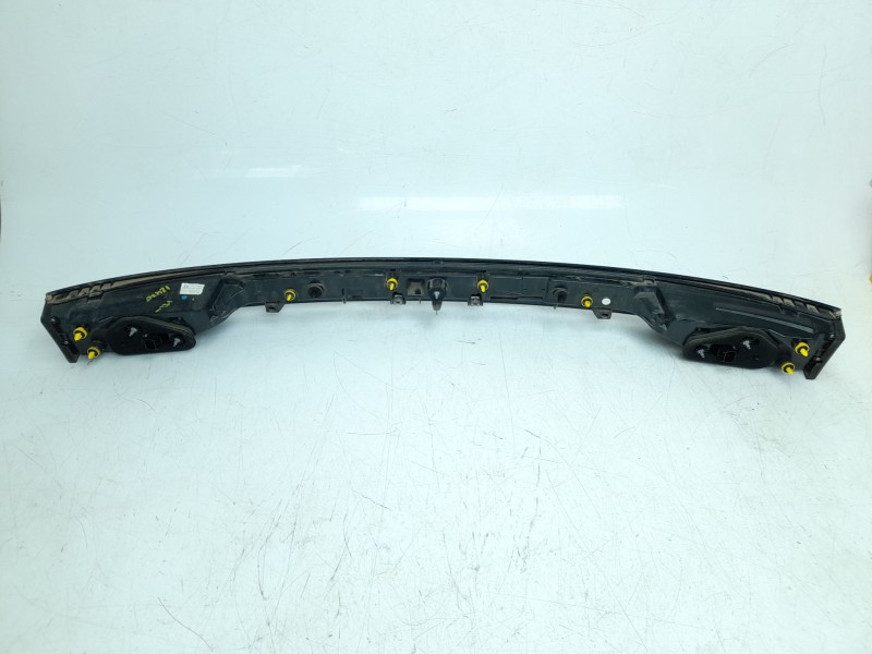 Recambio de piloto trasero central para land rover range rover velar (l560) 2.0 p300 si4 4x4 referencia OEM IAM J8A213192BE  